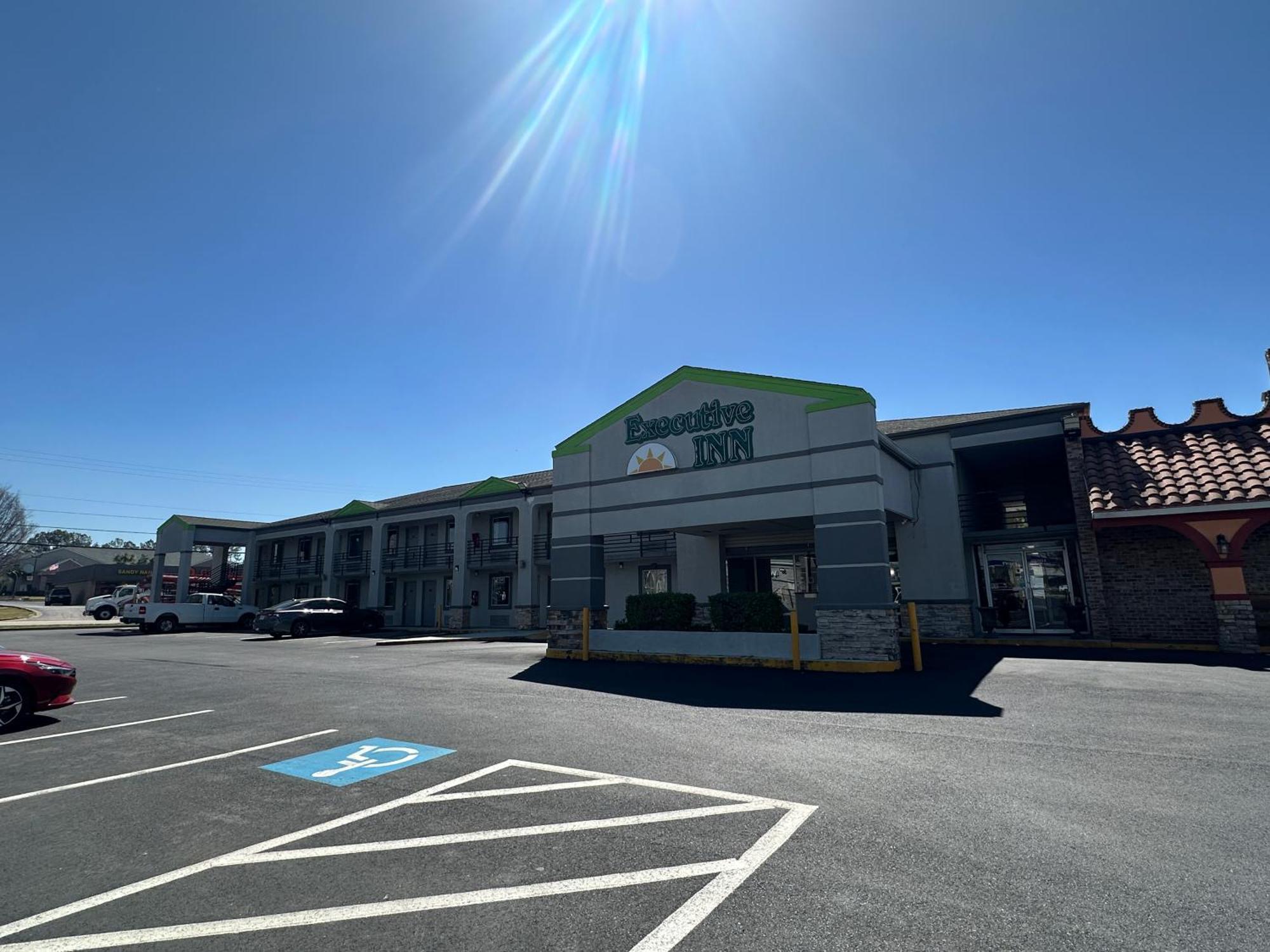 Executive Inn Locust Grove By Capital O Buitenkant foto